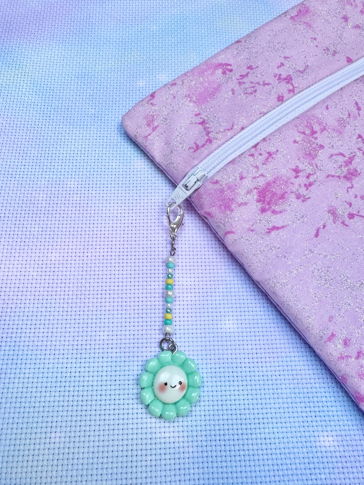 Smiley Flower Project Bag Zip Charm (5 colours available)
