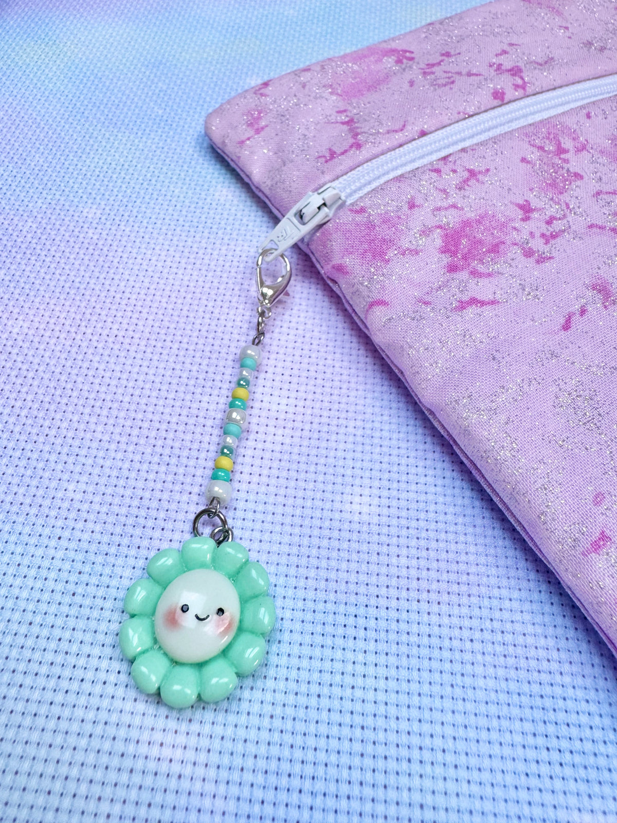 Smiley Flower Project Bag Zip Charm (5 colours available)