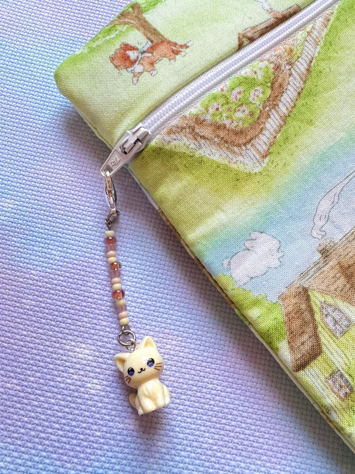 Cream Sitting Cat Project Bag Zip Charm