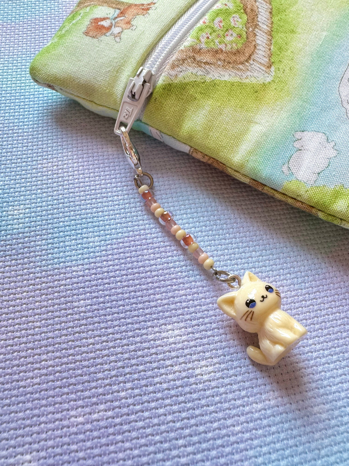 Cream Sitting Cat Project Bag Zip Charm