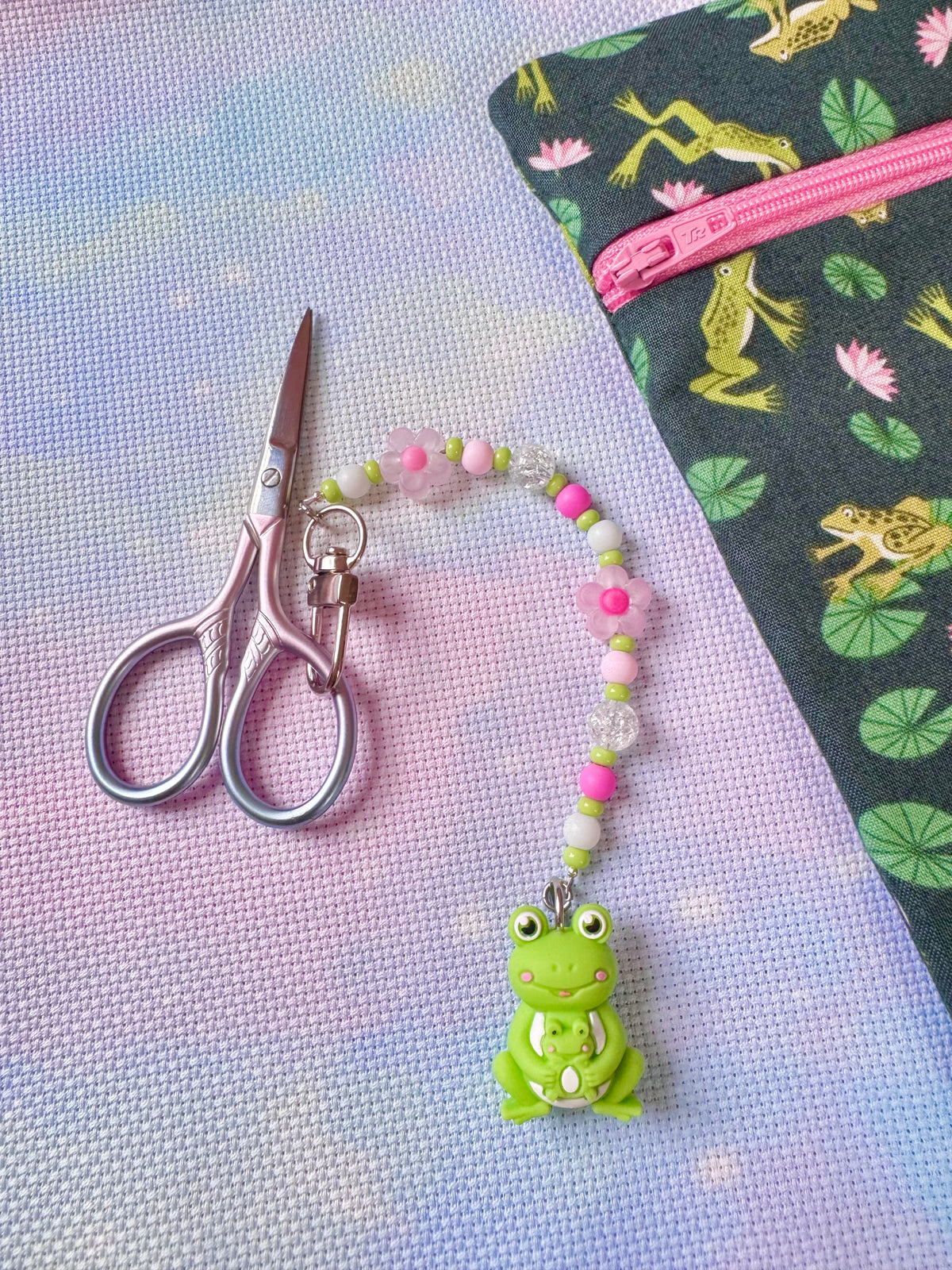 Frog & Froglet Scissor Fob - With Scissor Protector