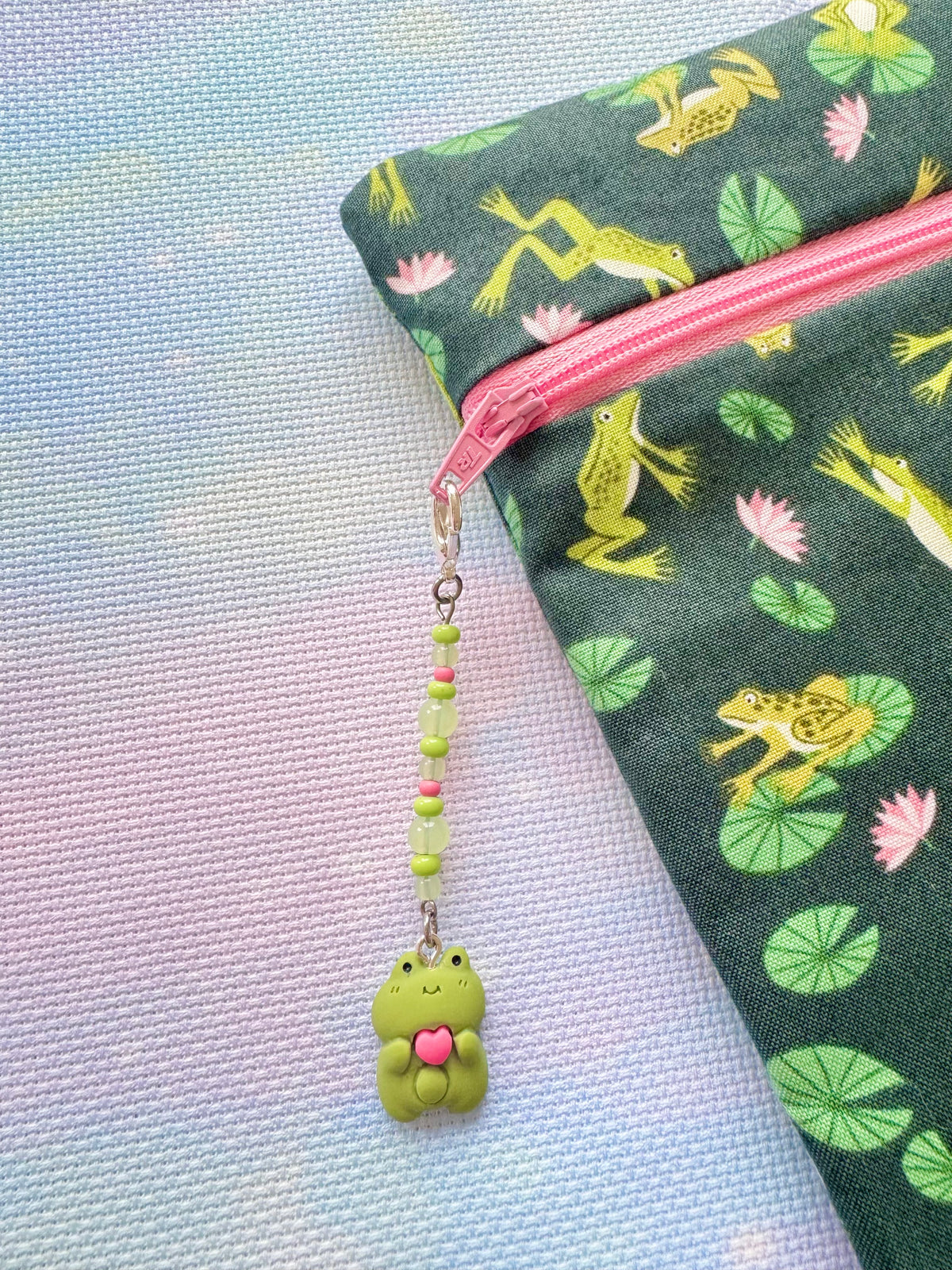 Frog with Heart Project Bag Zip Charm