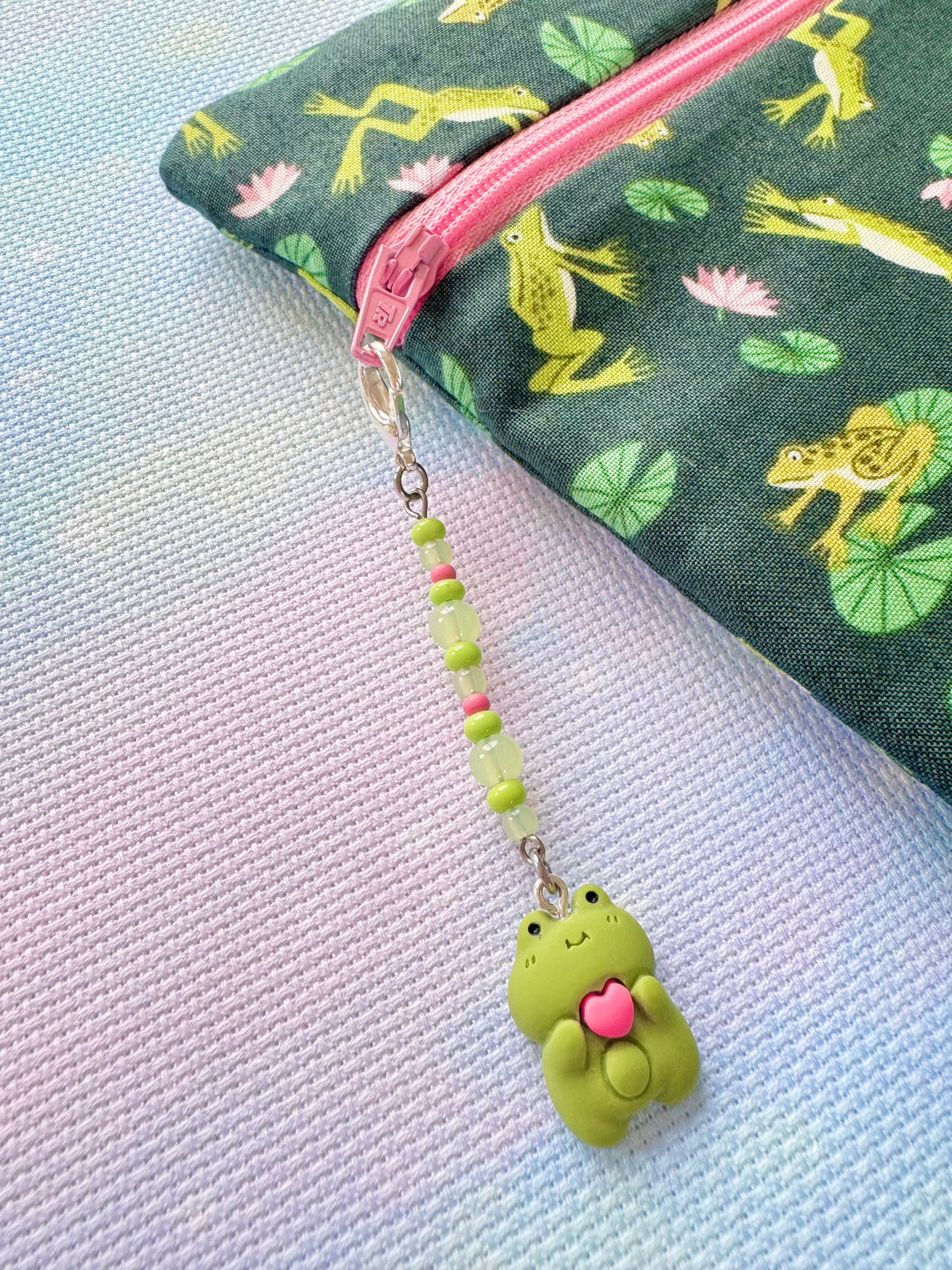 Frog with Heart Project Bag Zip Charm