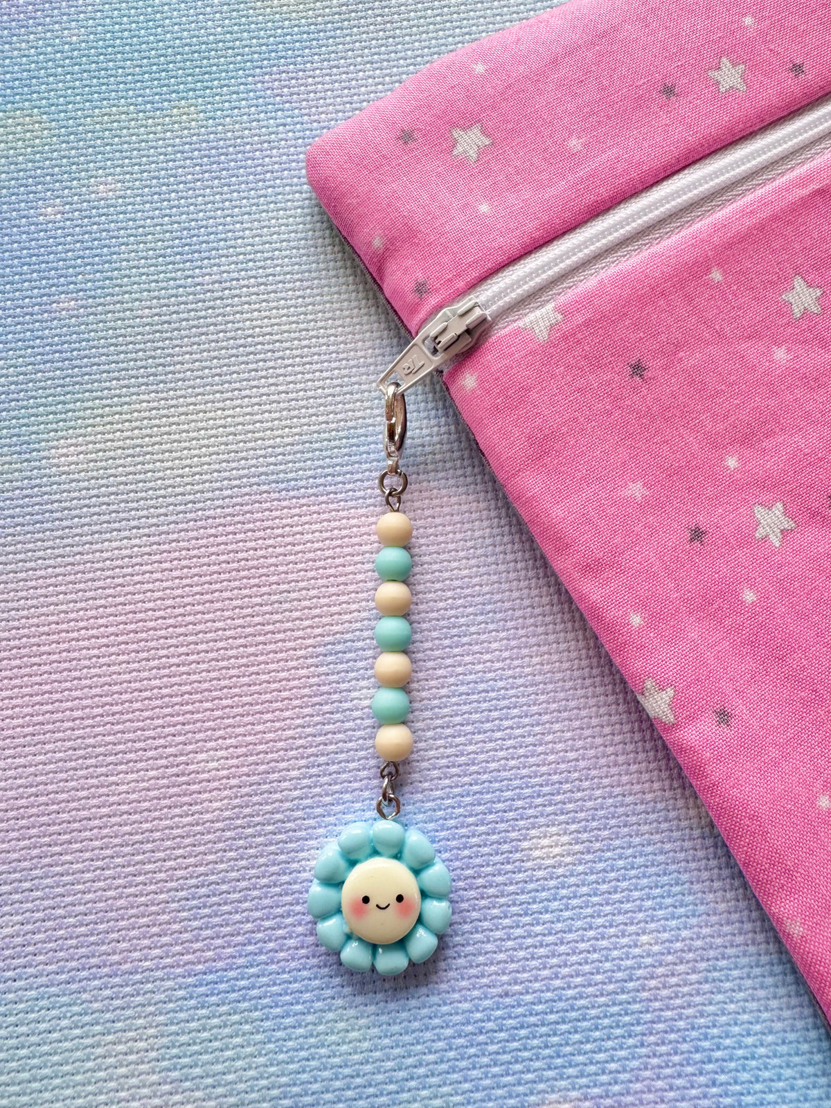 Smiley Flower Project Bag Zip Charm (5 colours available)
