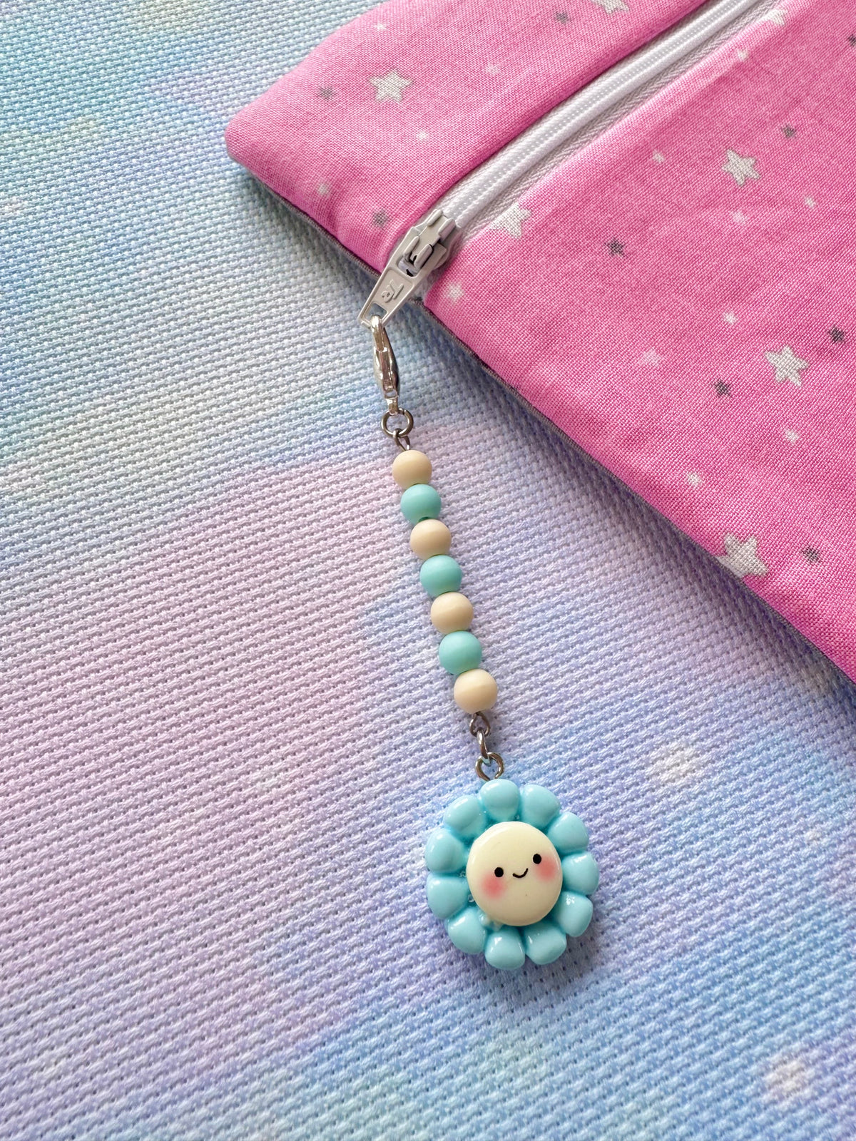 Smiley Flower Project Bag Zip Charm (5 colours available)